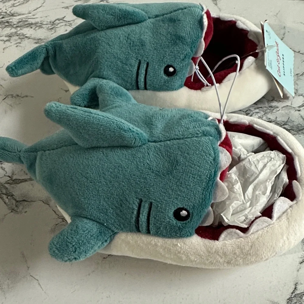 Cat & Jack Toddler Bruce Shark Loafer Slippers Size S(5/6)